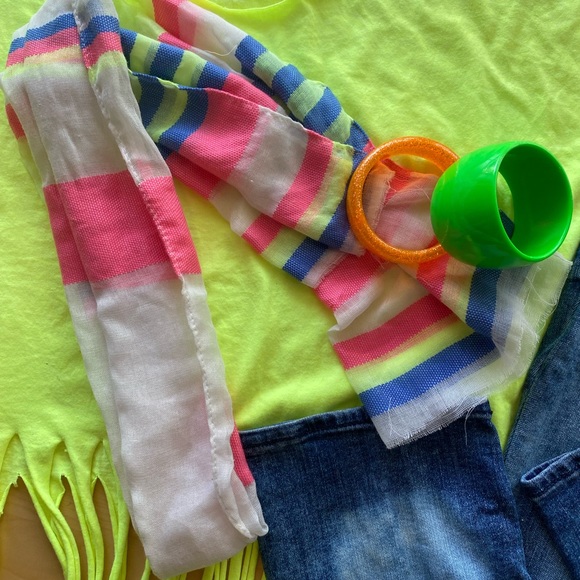 80’s outfit! Neon green fringe t-shirt, stone washed DKNY jeans - Size 8. - Picture 3 of 6